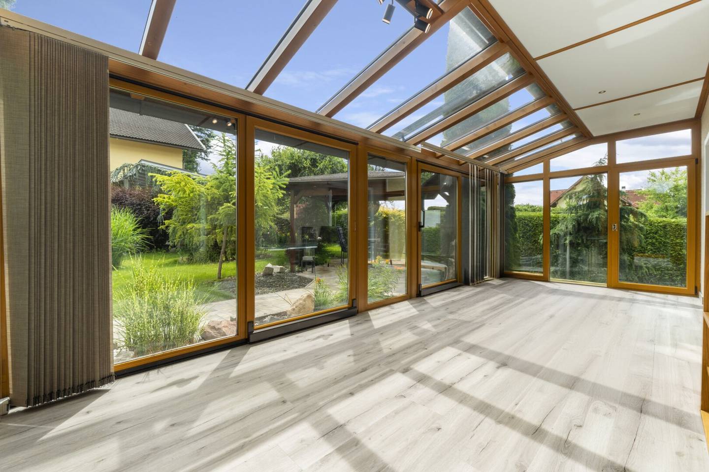 Einfamilienhaus mit Garage und zwei Terrassen im 3 Seen Eck