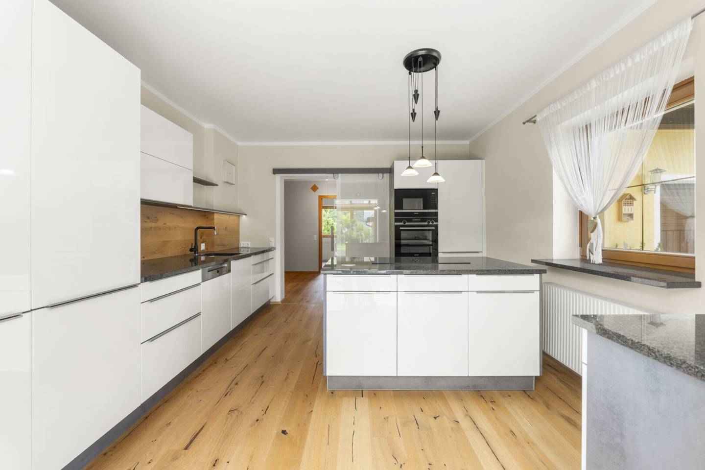 Einfamilienhaus mit Garage und zwei Terrassen im 3 Seen Eck