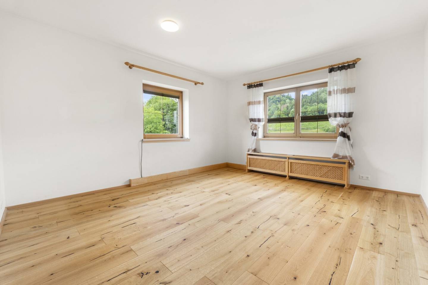 Einfamilienhaus mit Garage und zwei Terrassen im 3 Seen Eck