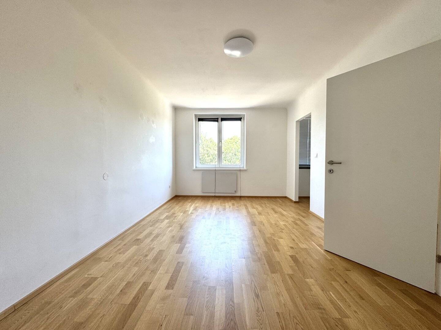 Investment in a great location - living with distant view