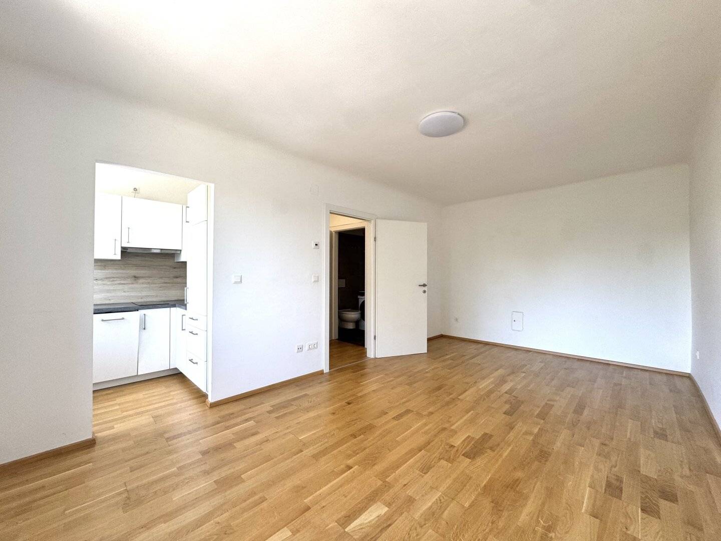 Investment in a great location - living with distant view