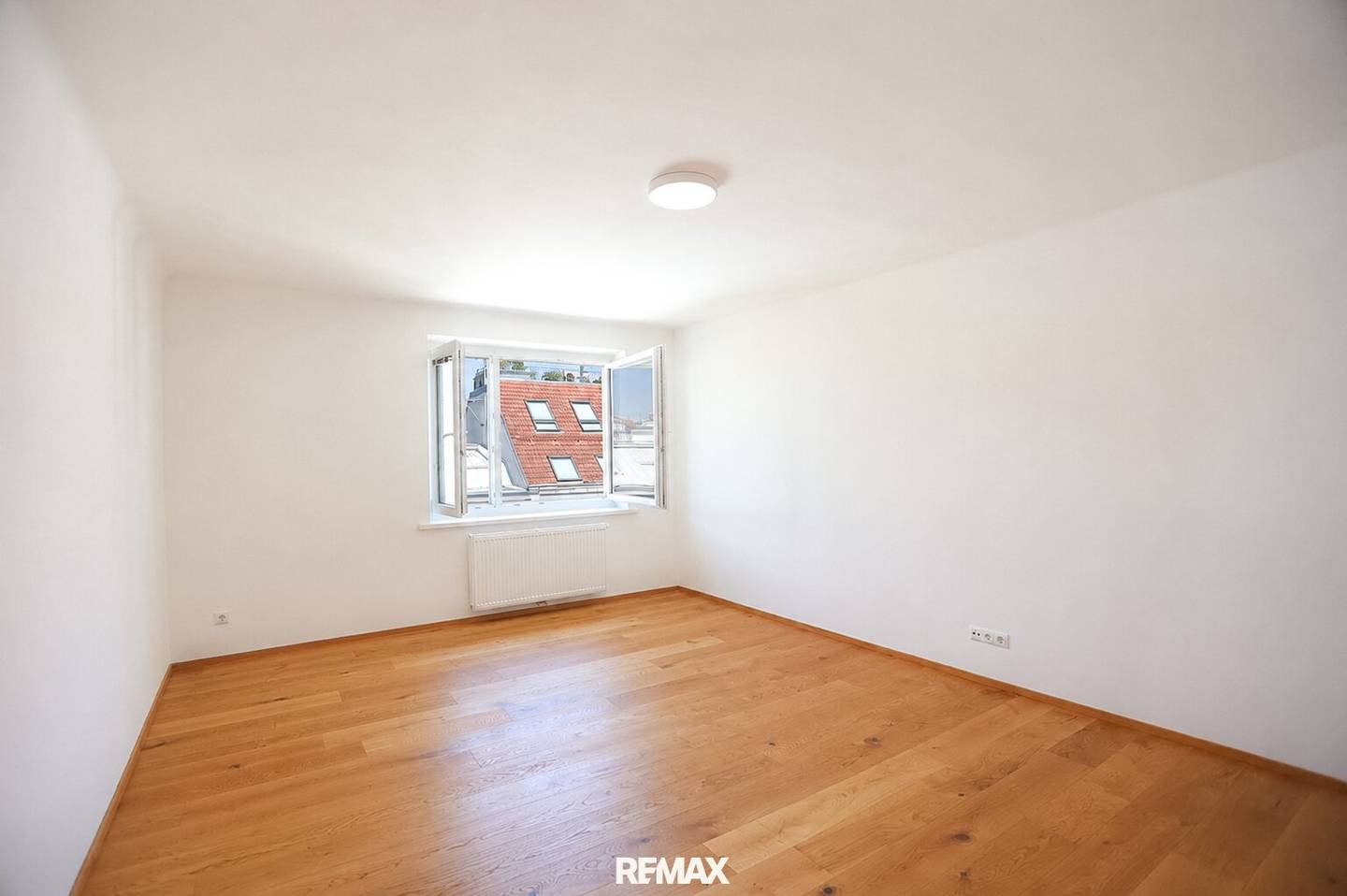 Renovated apartment with elevator and panoramic views