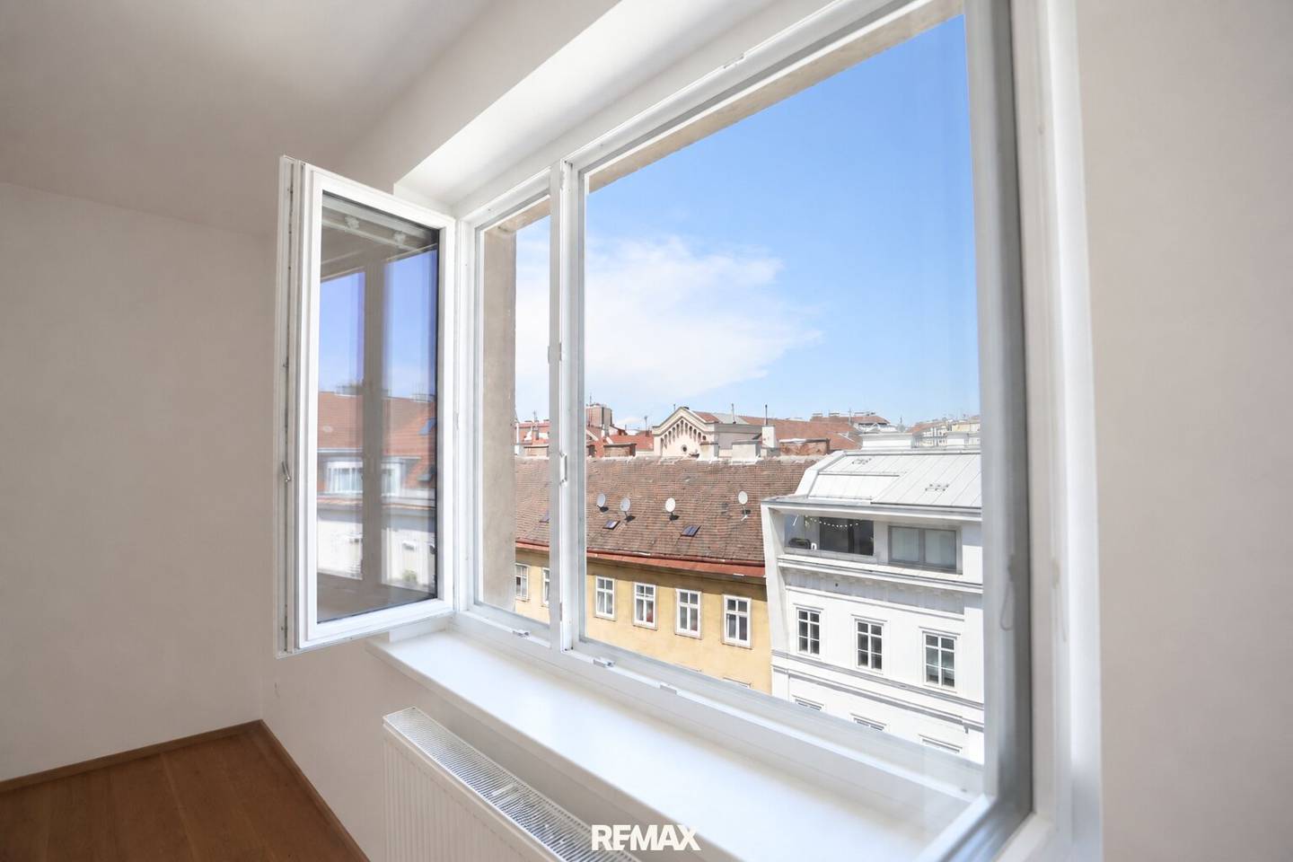 Renovated apartment with elevator and panoramic views