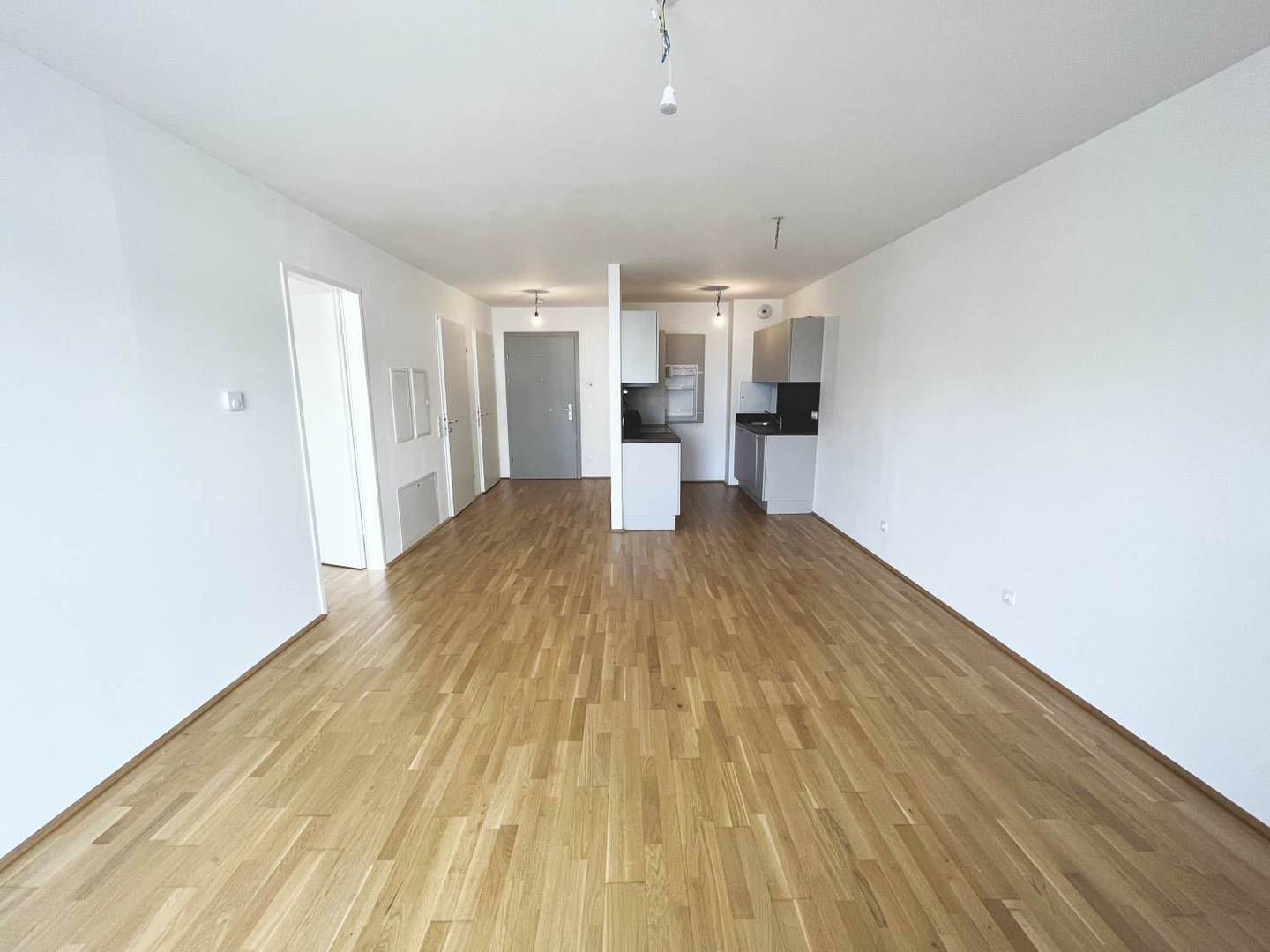 Modern 2 Room Apartment with Balcony and Ceiling Cooling