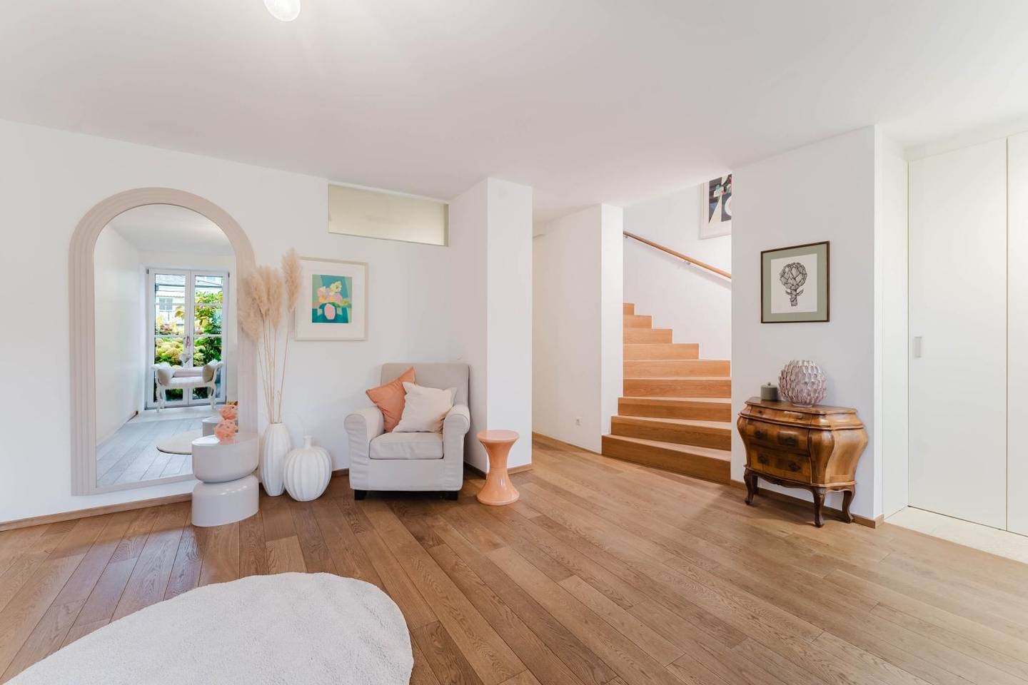 Stylish Townhouse with Rooftop Terrace and Lake View
