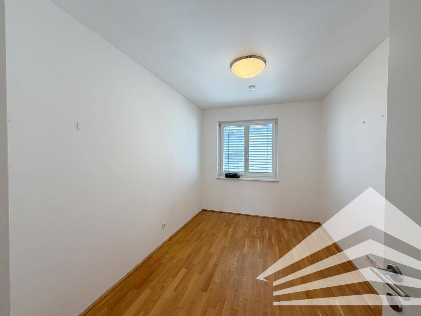 New build apartment with balcony and courtyard in Linz