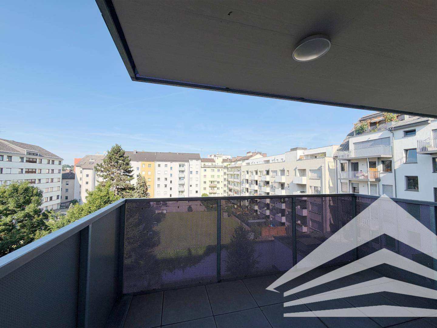 New build apartment with balcony and courtyard in Linz
