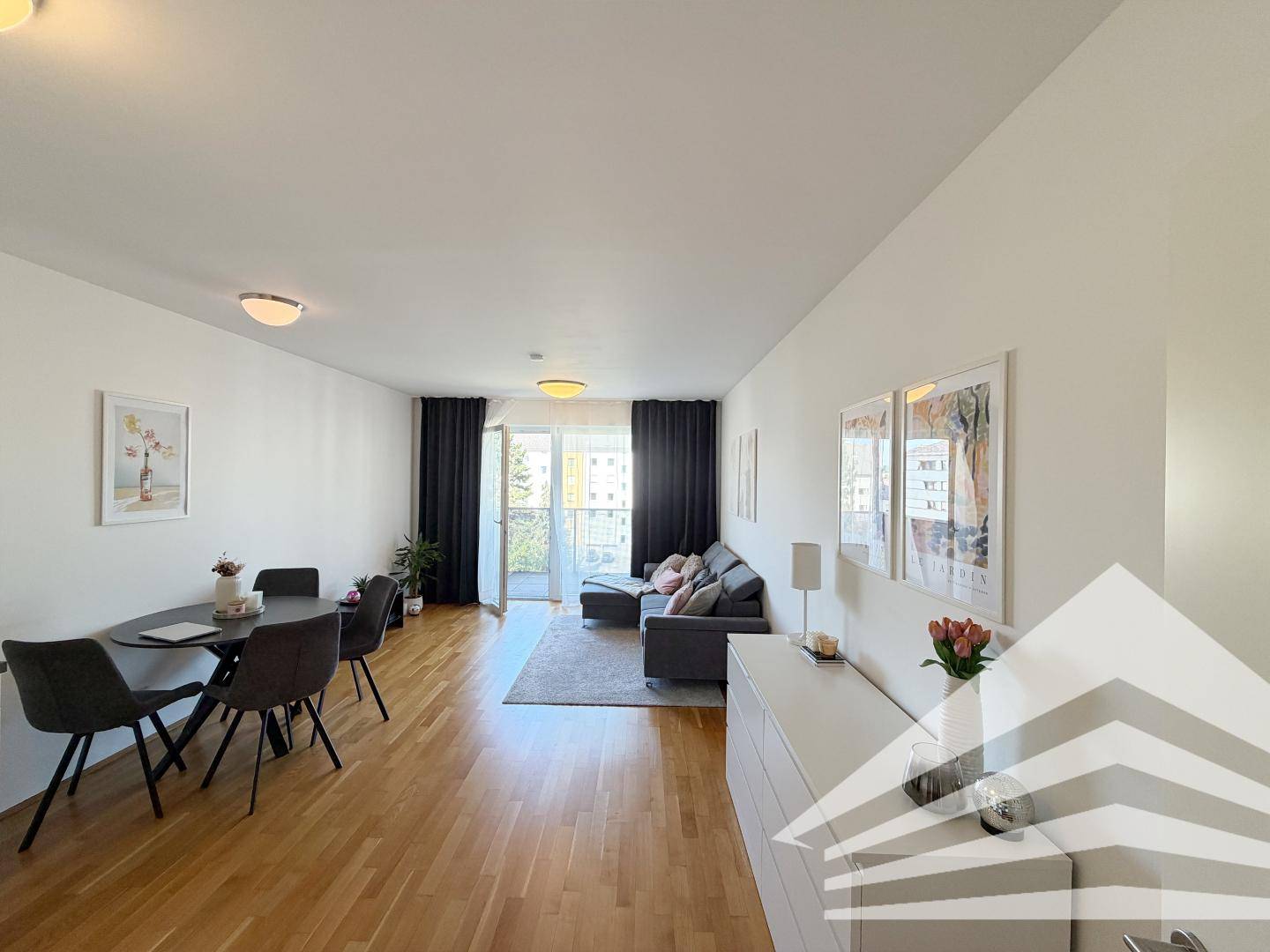 New build apartment with balcony and courtyard in Linz