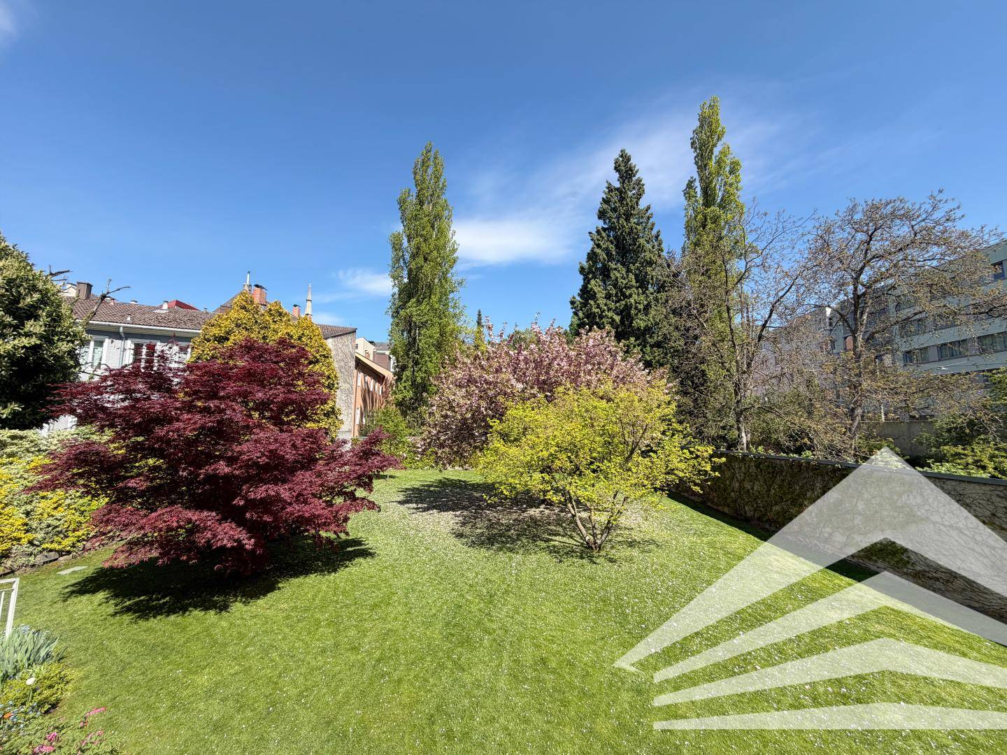 Renovated period apartment with shared garden near Schillerpark
