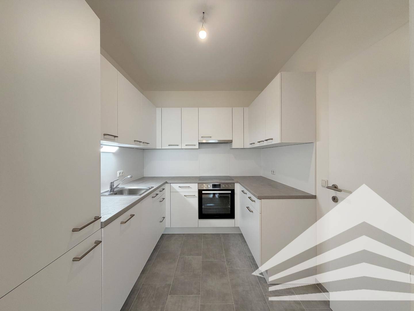 Renovated period apartment with shared garden near Schillerpark