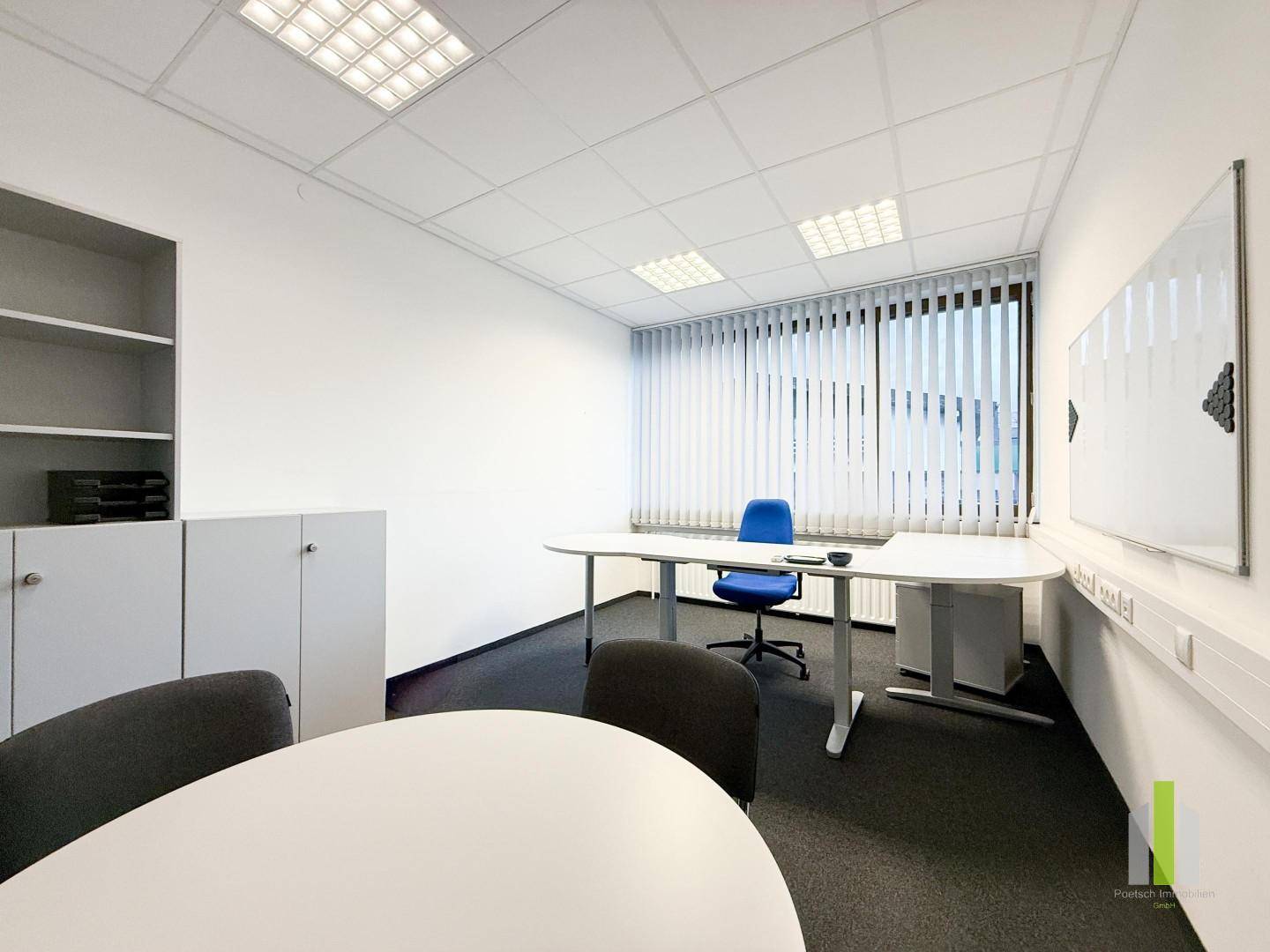 Office space with large windows and central location