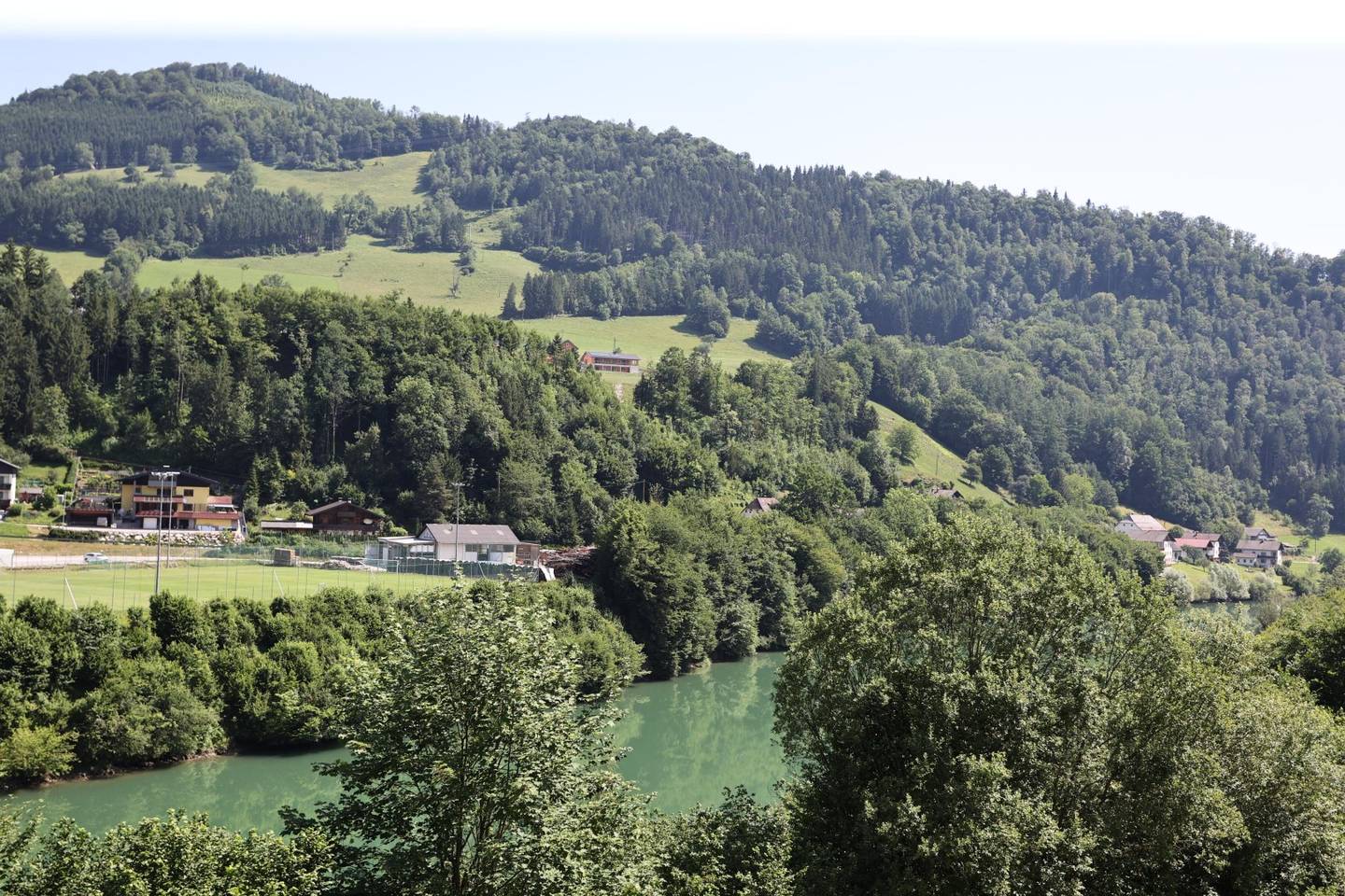 Gepflegtes Einfamilienhaus mit Balkon und Garage in Grünlage