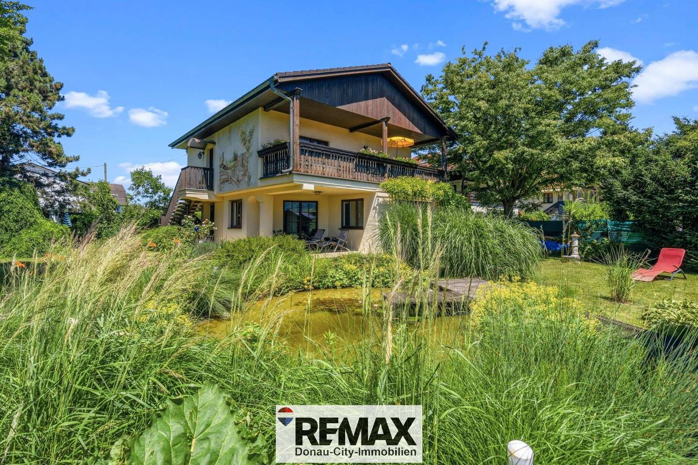 Single family house with garden and panoramic view