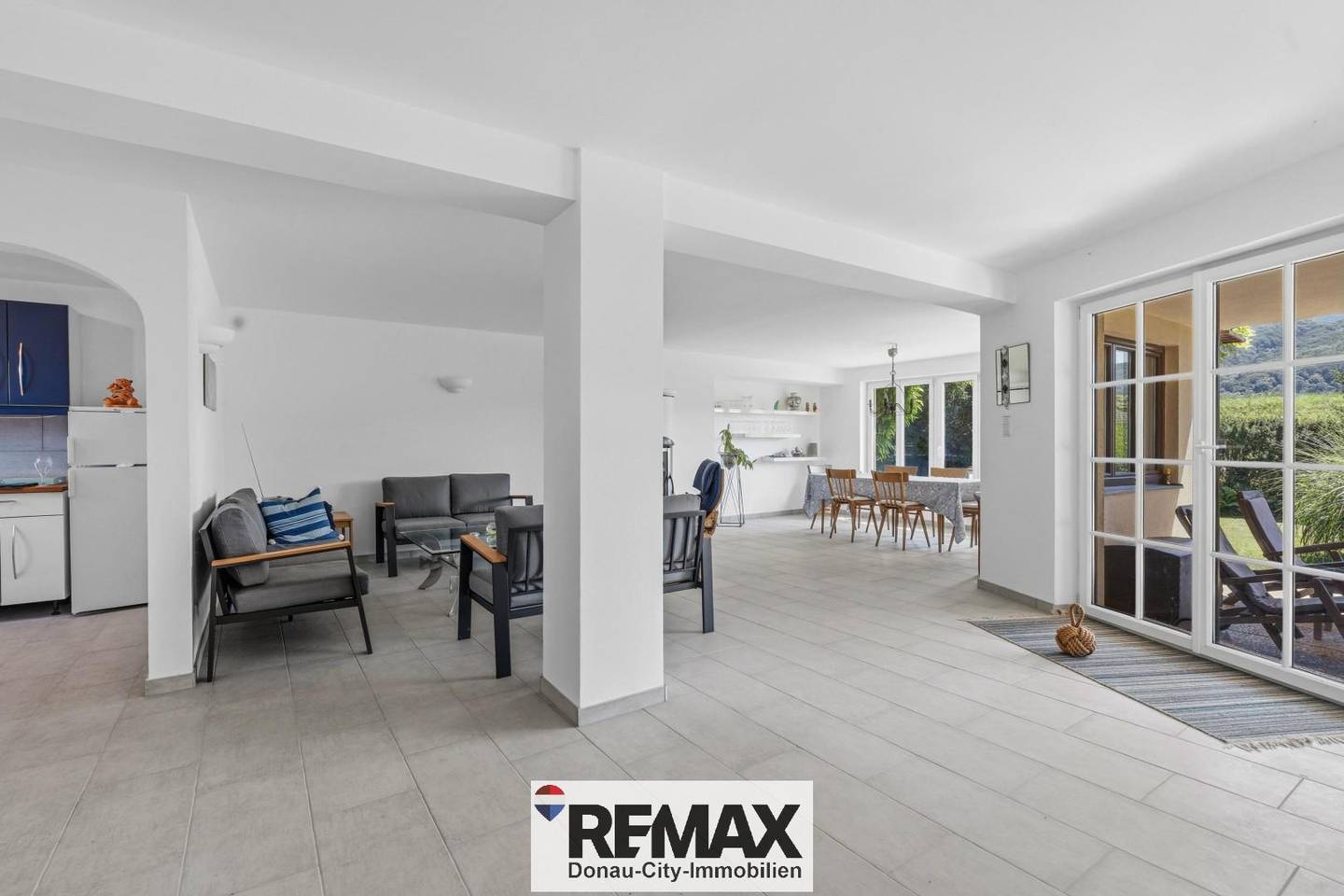 Single family house with garden and panoramic view