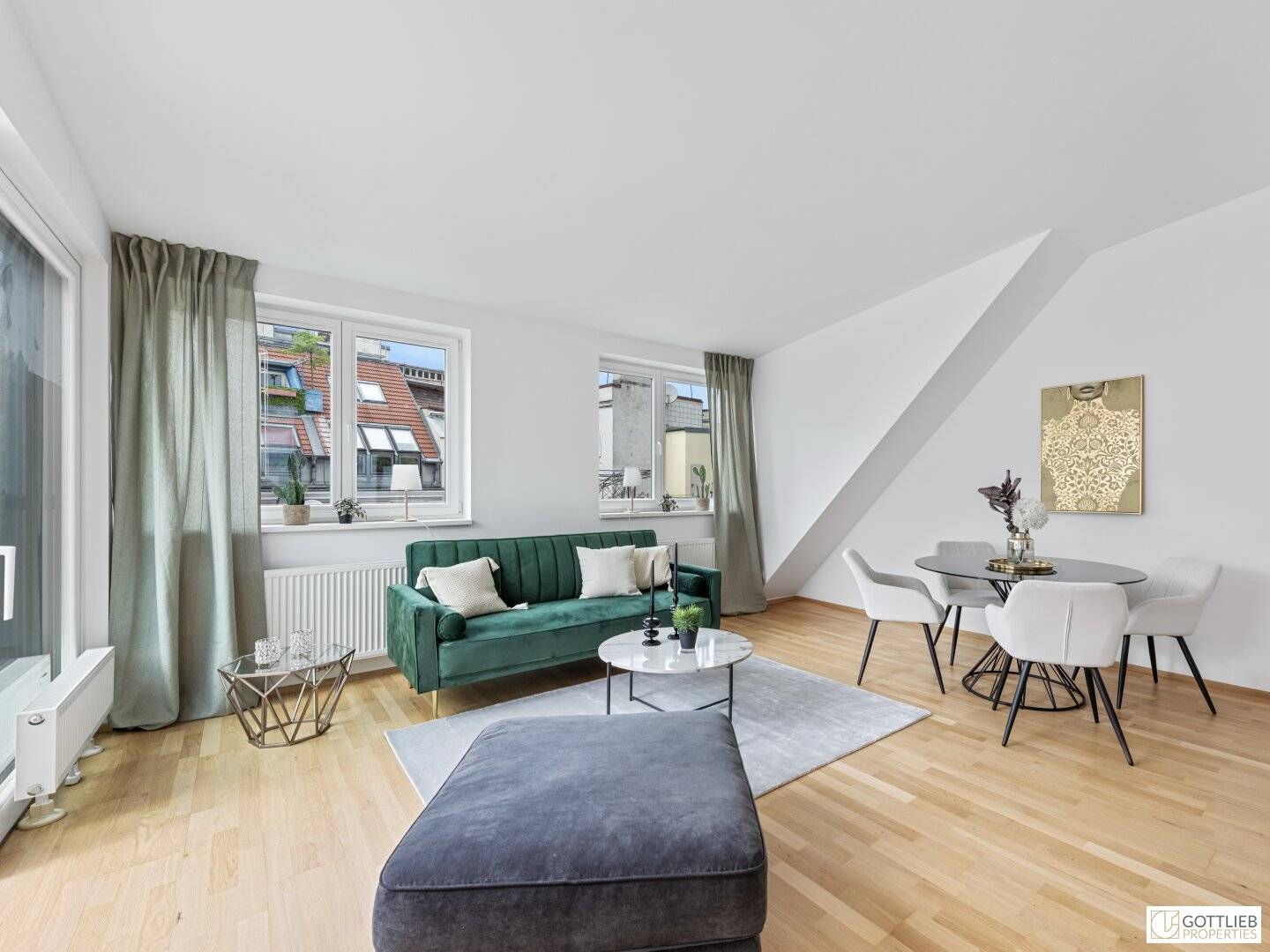 Lichtdurchflutetes Penthouse mit drei Terrassen in Innenhoflage