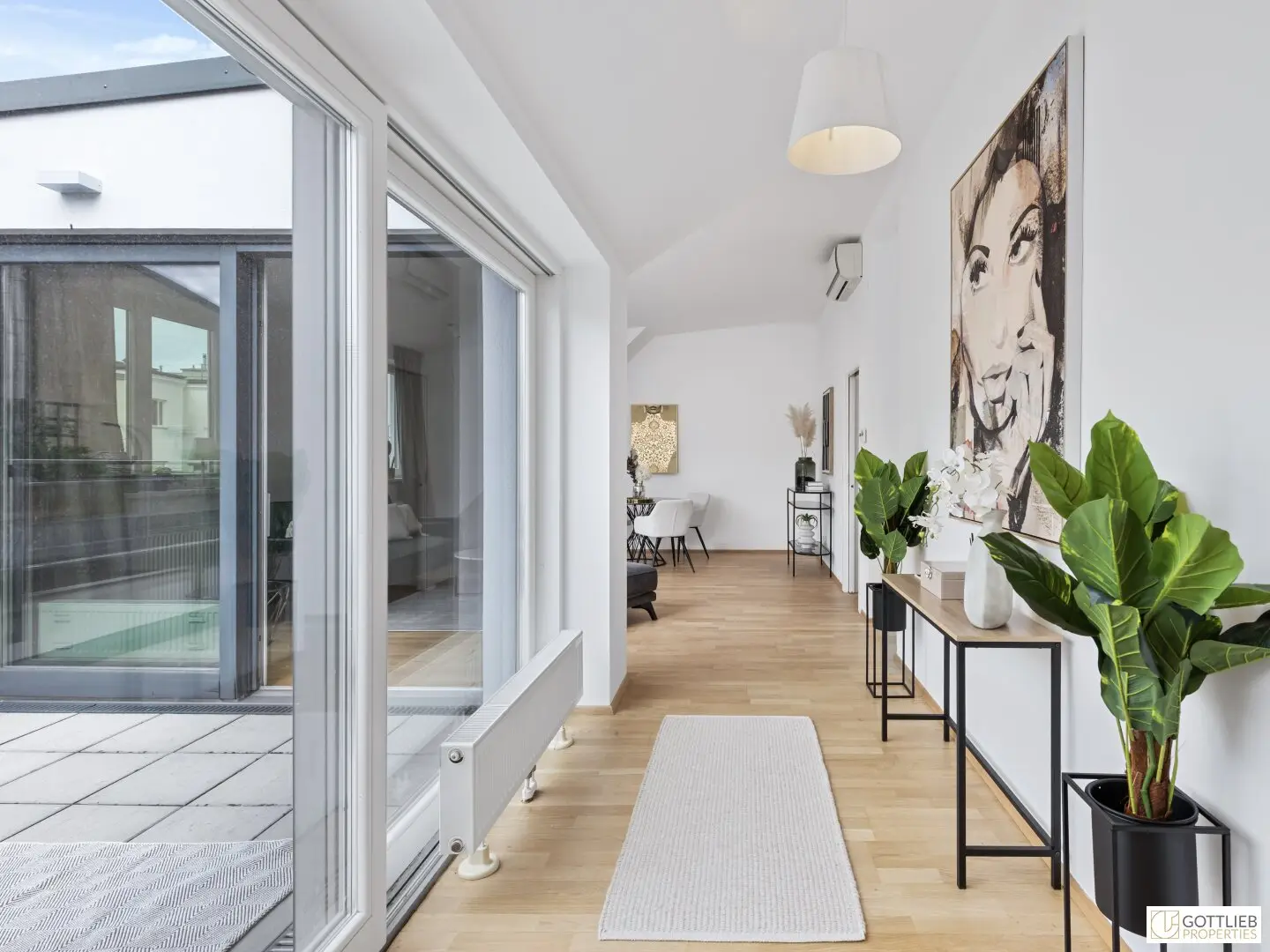 Prime location Servitenviertel Perfectly laid out 3.5-room penthouse on one level with three terraces