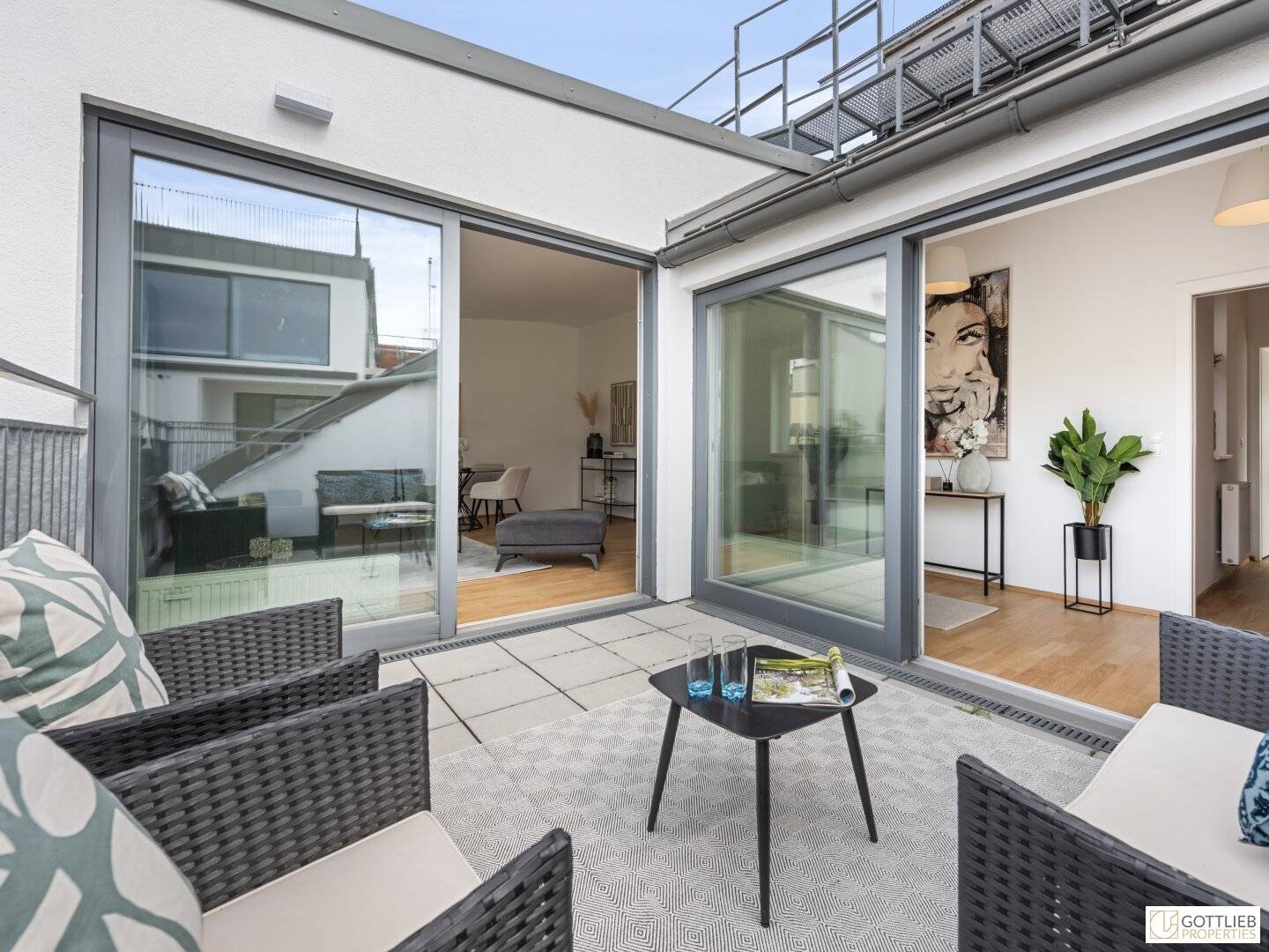 Lichtdurchflutetes Penthouse mit drei Terrassen in Innenhoflage