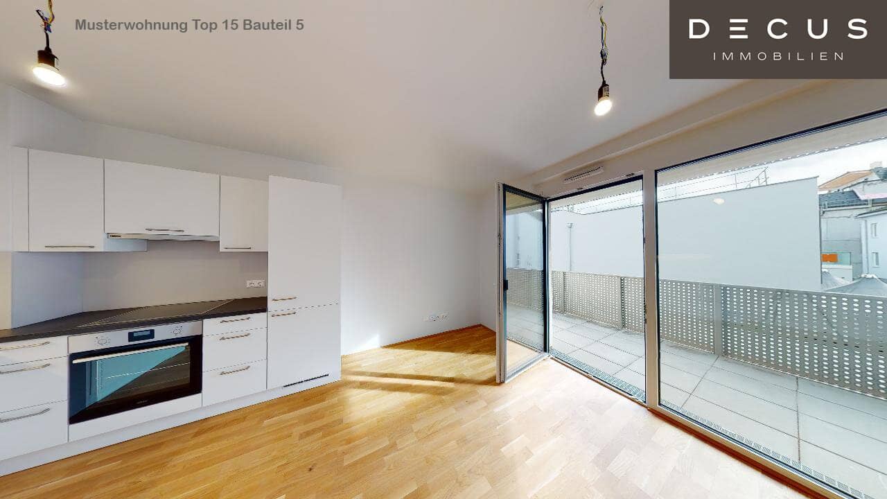 Apartment with balcony and loggia right at the town hall square