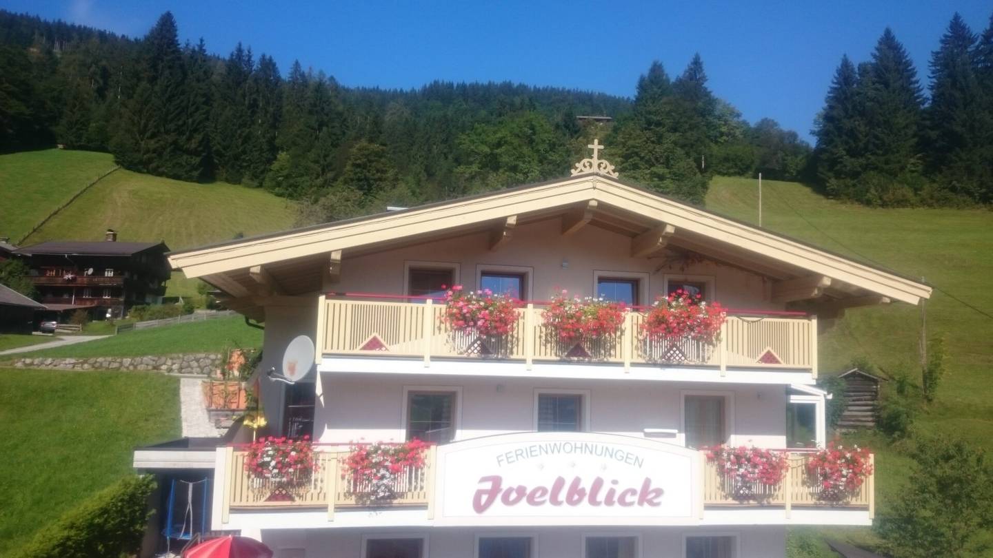 Anlageobjekt mit vier vermieteten Wohnungen Sauna und Carport