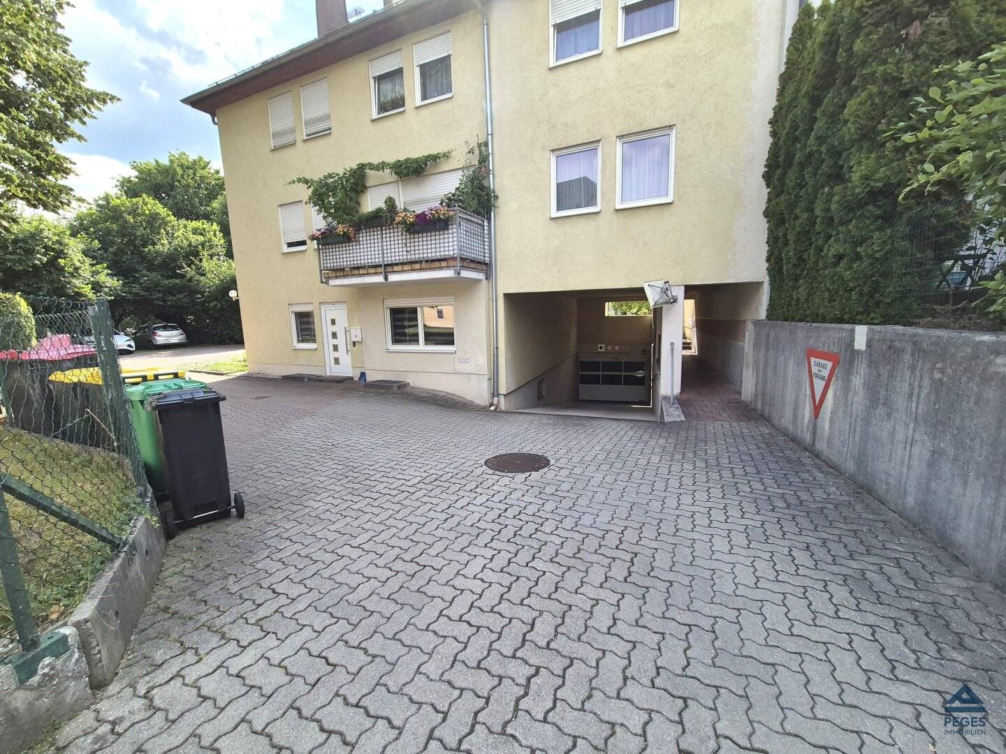 Underground parking space in small residential complex Andräviertel