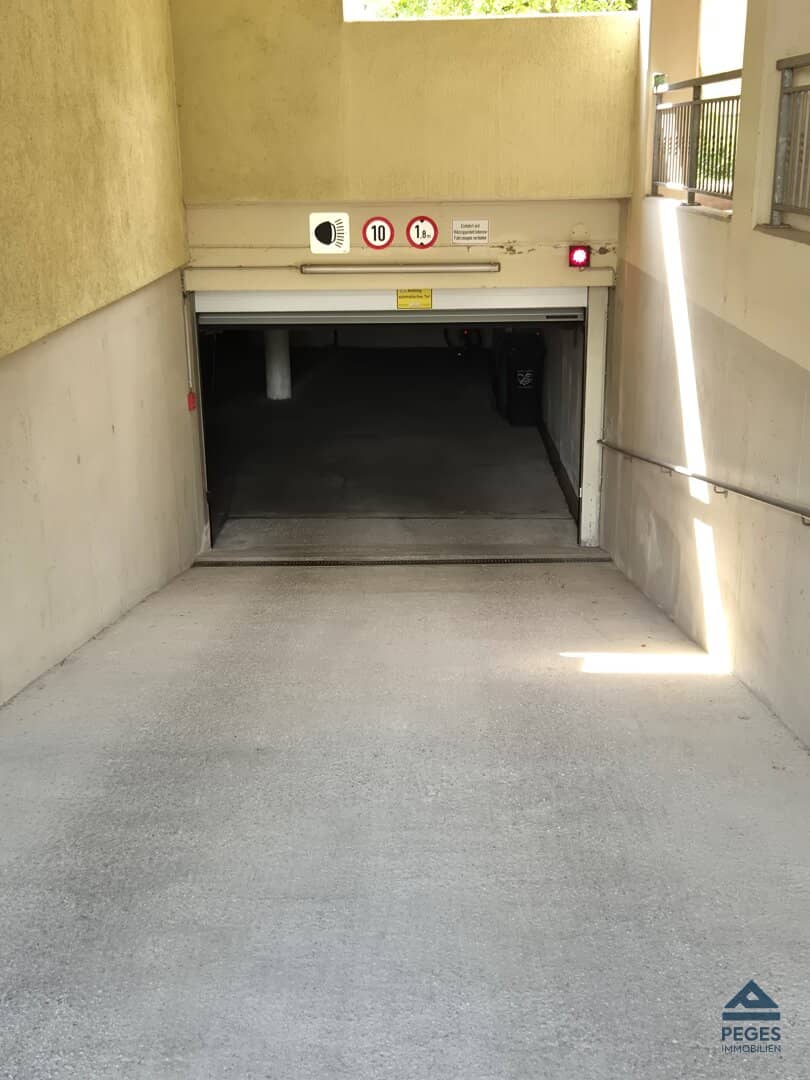 Underground parking space in small residential complex Andräviertel