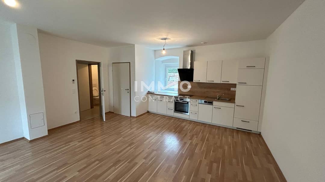 Sanierte Altbauwohnung mit Terrasse und Vorgarten in ruhiger Lage