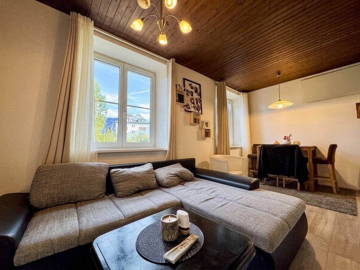 Well-maintained apartment with open kitchen and cellar storage in Itzling