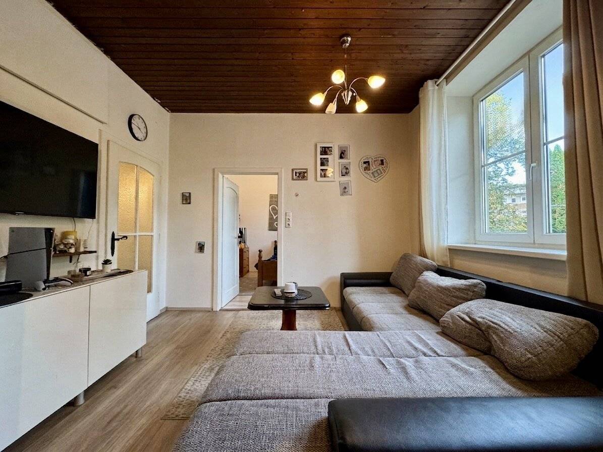 Well-maintained apartment with open kitchen and cellar storage in Itzling