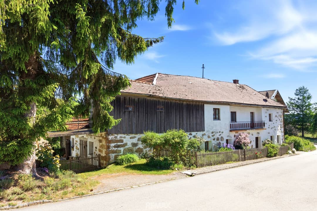 Charmantes Sacherl mit Scheune auf großem Grundstück