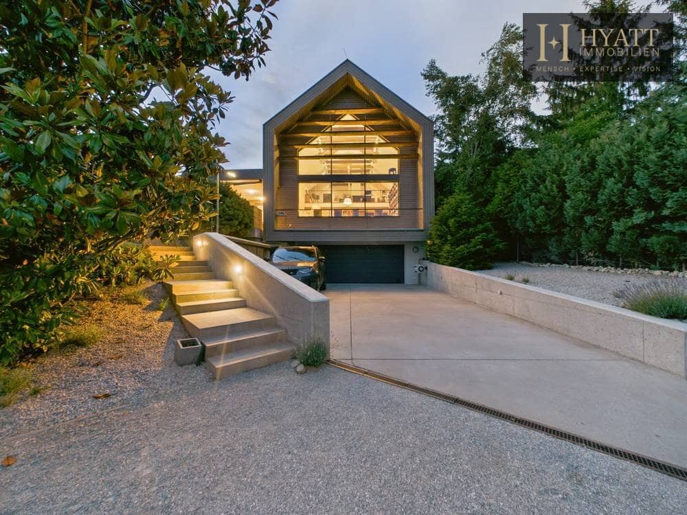 Architektenvilla mit Pool Wintergarten und eigenem Wald