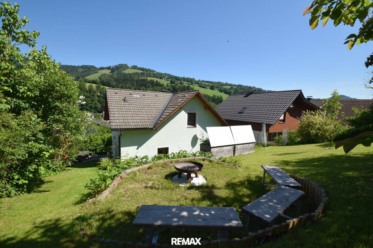 Einfamilienhaus mit Terrasse und Garage in erhöhter Lage
