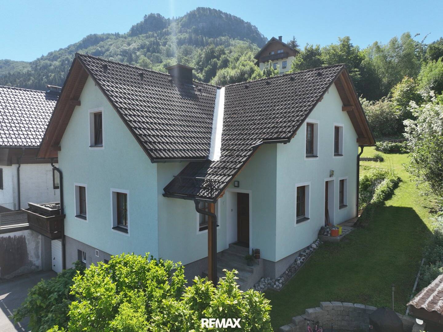 Einfamilienhaus mit Terrasse und Garage in erhöhter Lage