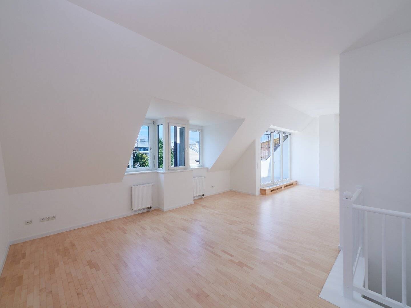 Sanierte Maisonettewohnung mit Terrasse und Einbauküche