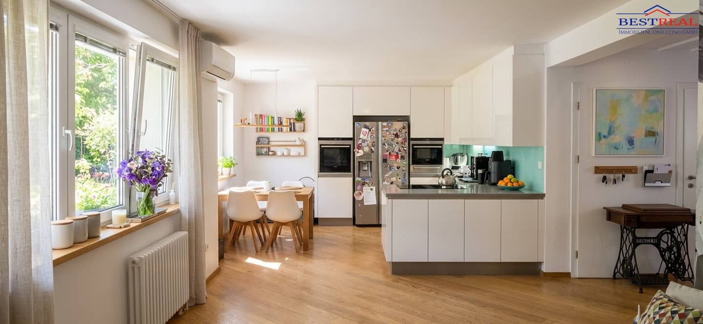 Schicke Wohnung mit Loggia- Krottenbachstraße