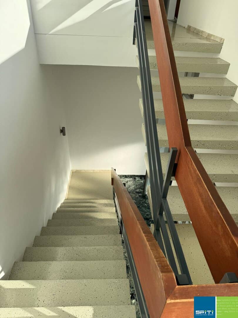 Helle Maisonettewohnung mit Garten und Balkon