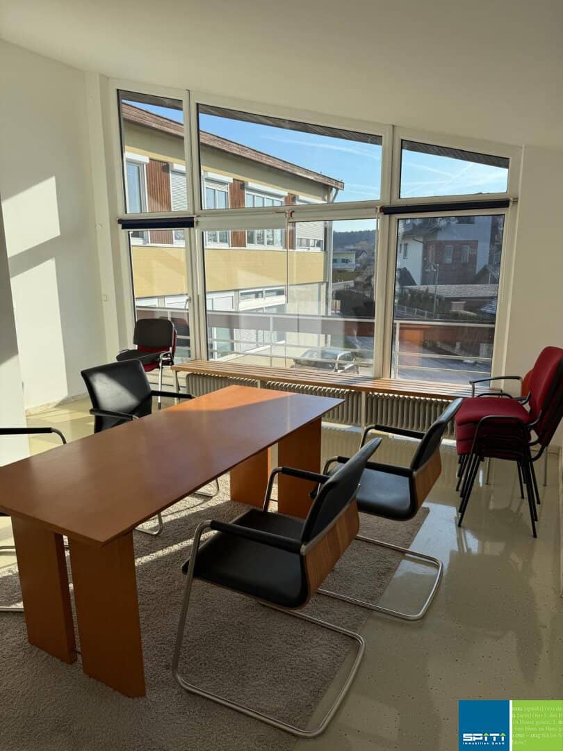 Helle Maisonettewohnung mit Garten und Balkon