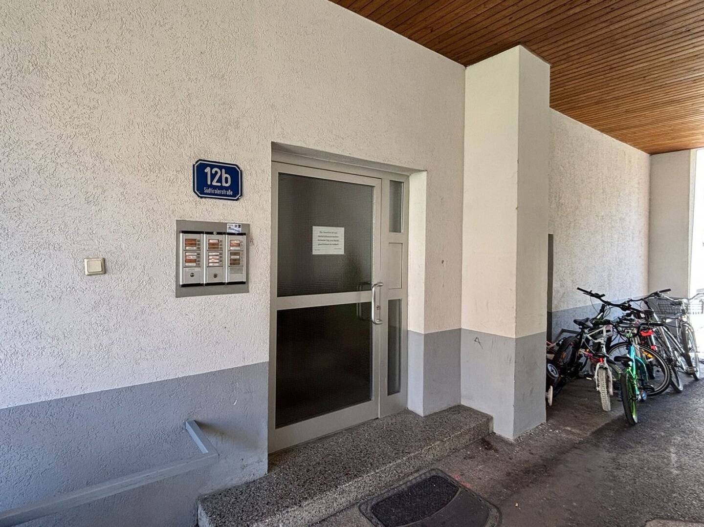 Apartment with Elevator and Distant View
