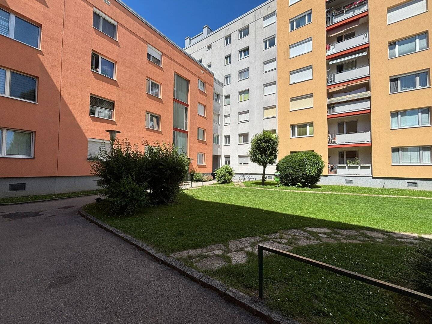 Apartment with Elevator and Distant View