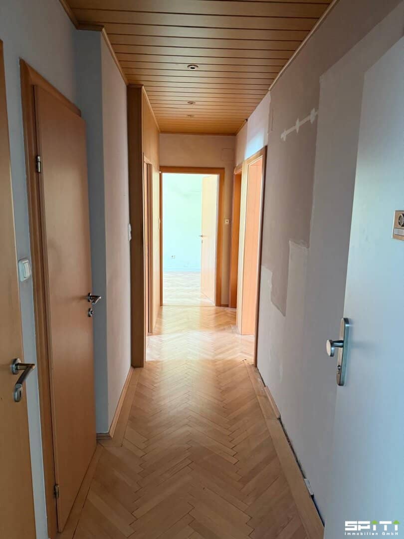 Helle 3 Zimmer Wohnung mit Parkett und Lift