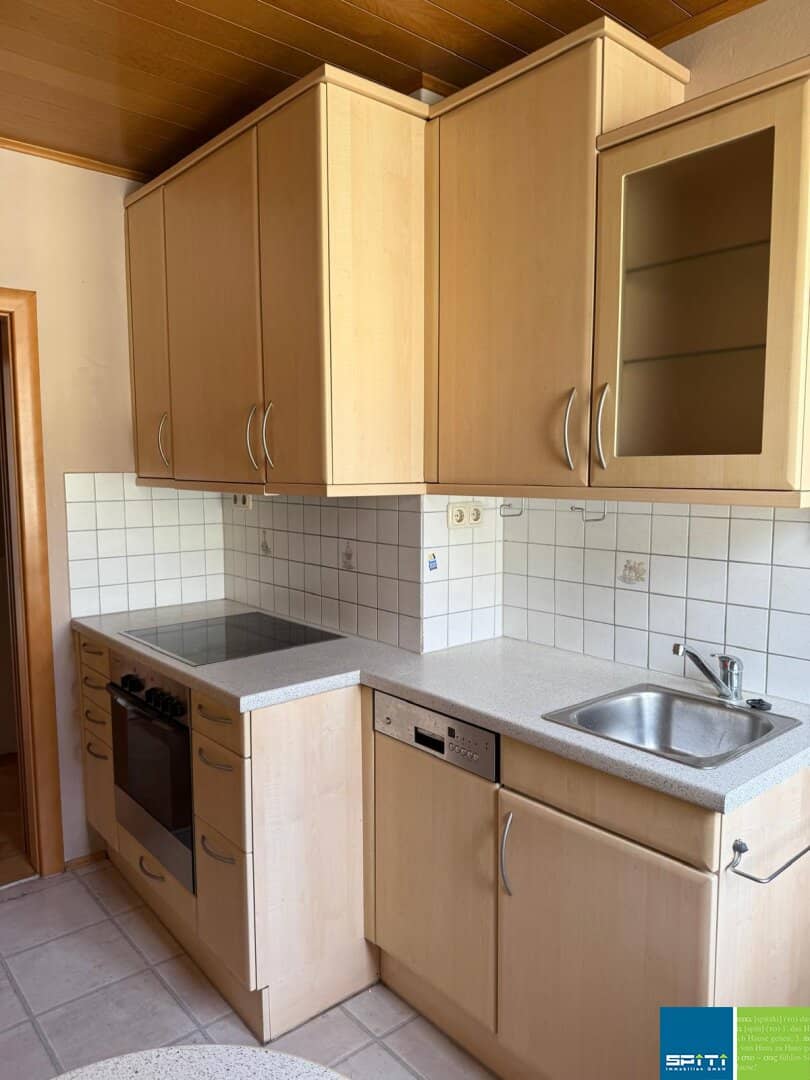 Bright 3-Room Apartment with Parquet and Elevator