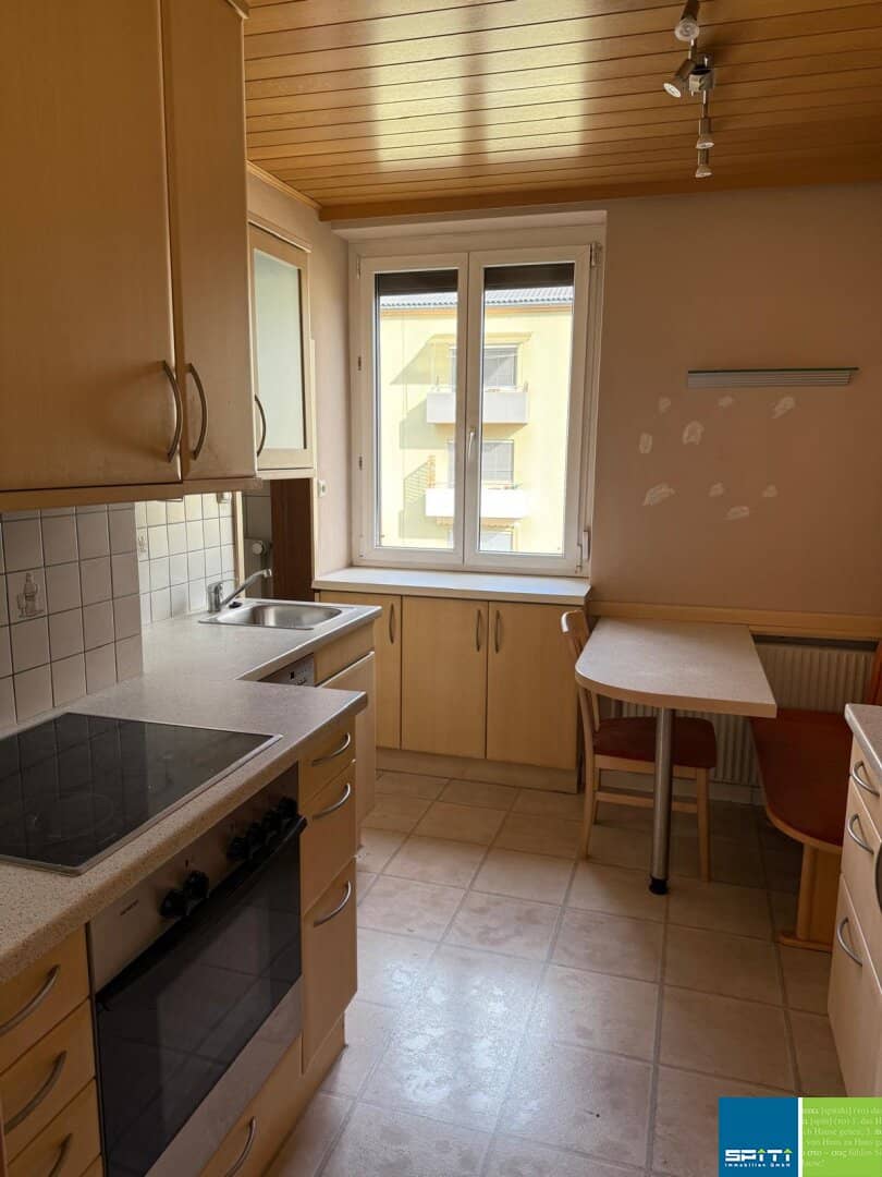 Bright 3-Room Apartment with Parquet and Elevator