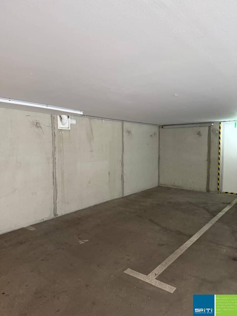 Tiefgaragenstellplatz mit elektrischem Tor in Graz