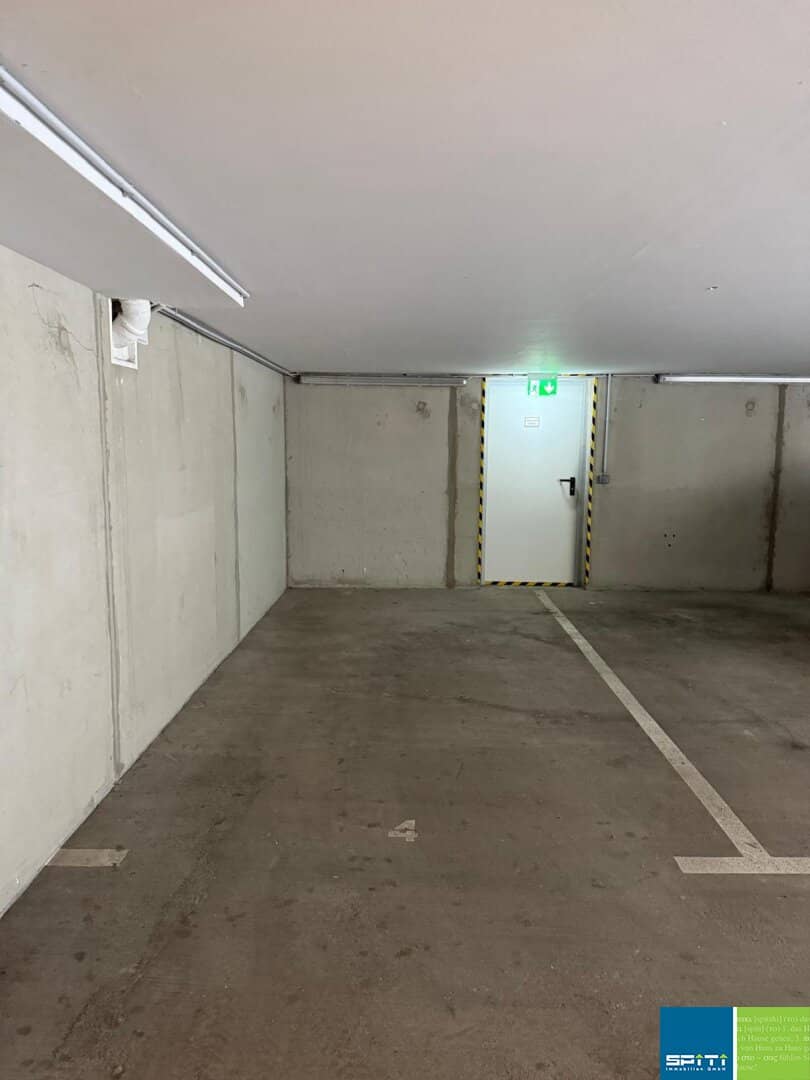 Tiefgaragenstellplatz mit elektrischem Tor in Graz
