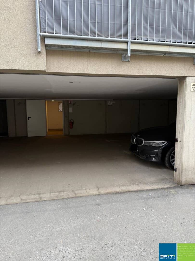 Tiefgaragenstellplatz mit elektrischem Tor in Graz