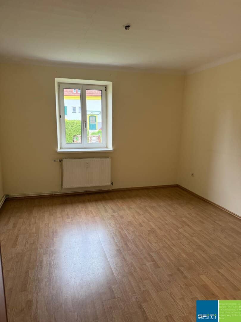 Versatile 4 Room Apartment with Renovation Potential