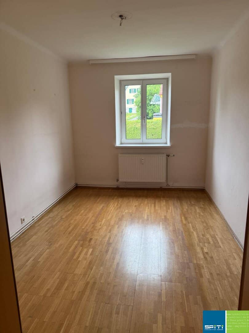 Versatile 4 Room Apartment with Renovation Potential