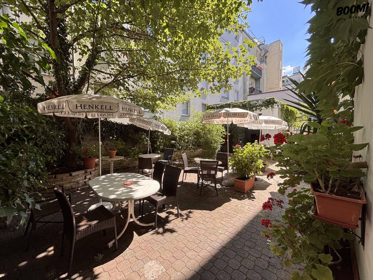 Gastronomy space with Schanigarten and courtyard in Kaisermühlen