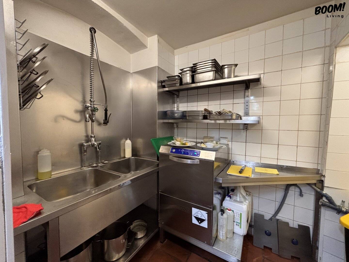 Gastronomy space with Schanigarten and courtyard in Kaisermühlen