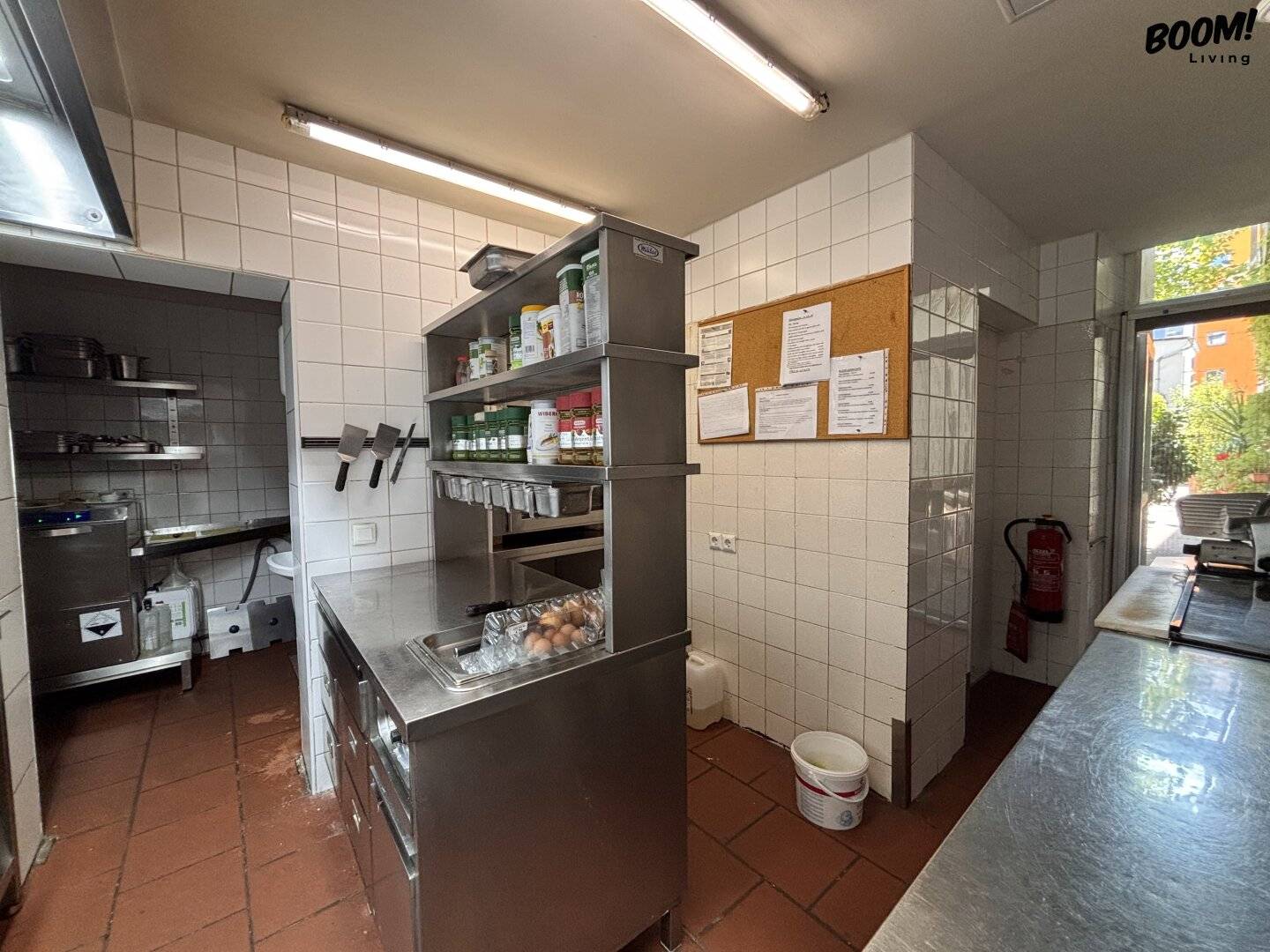 Gastronomy space with Schanigarten and courtyard in Kaisermühlen