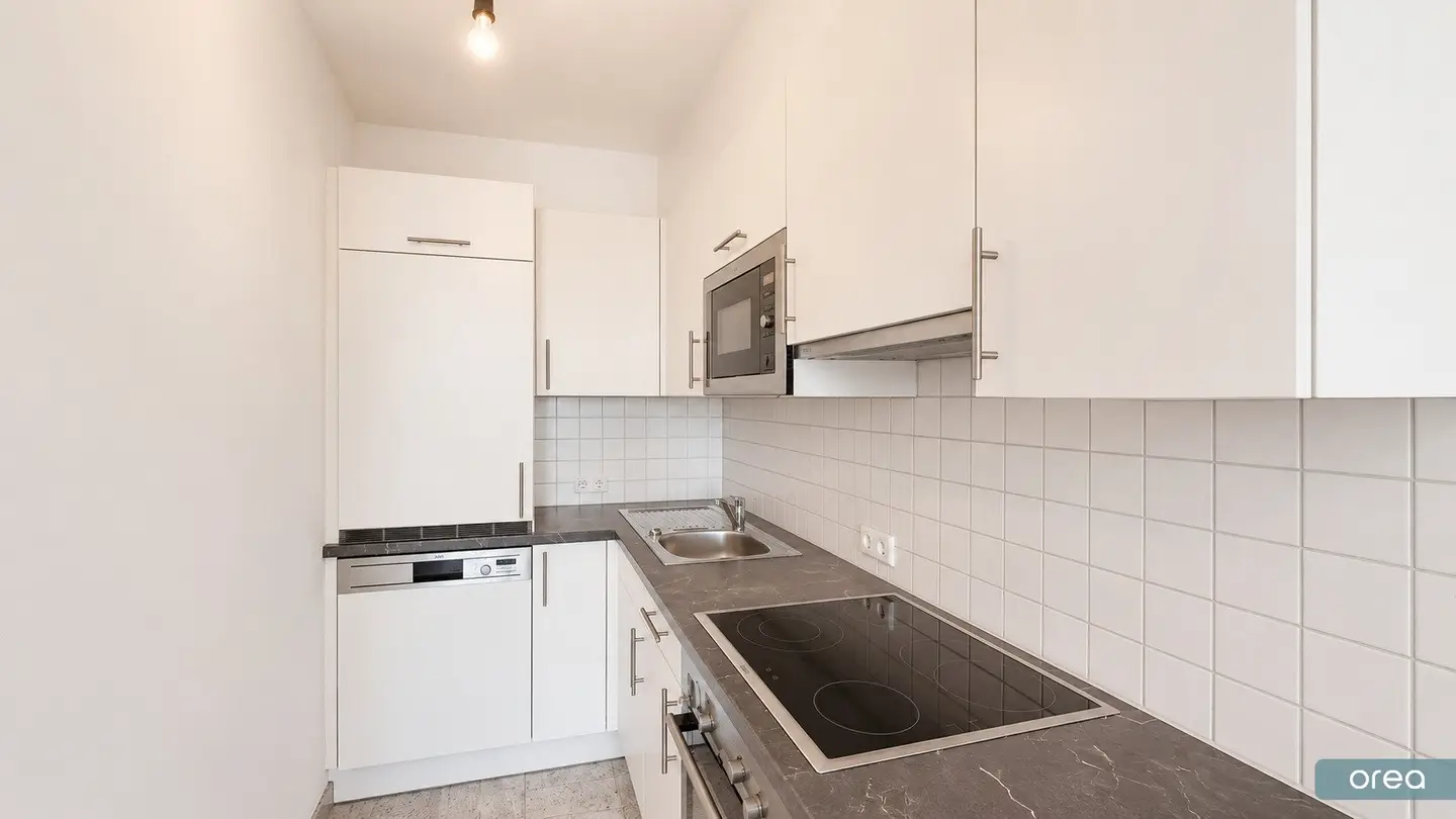Helle 2 Zimmer Wohnung mit Garage in Wien Penzing